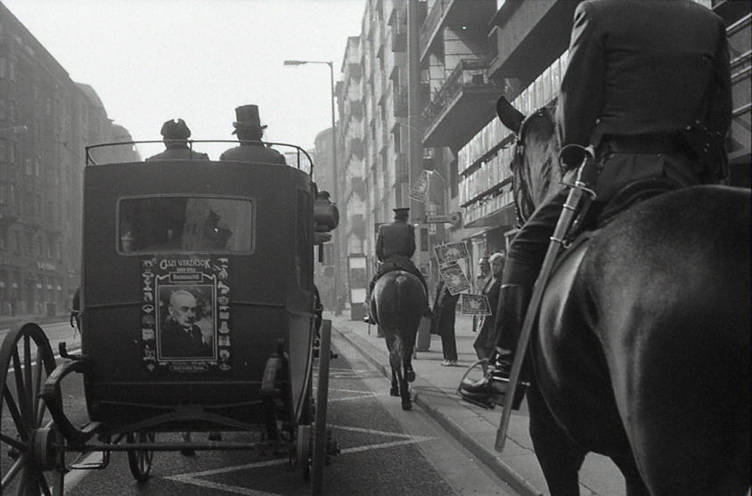 Az Őszi utazások. Emlékkiállítás Krúdy Gyula születésének századik évfordulójára című kiállítás megnyitójának reklámozása, 1978