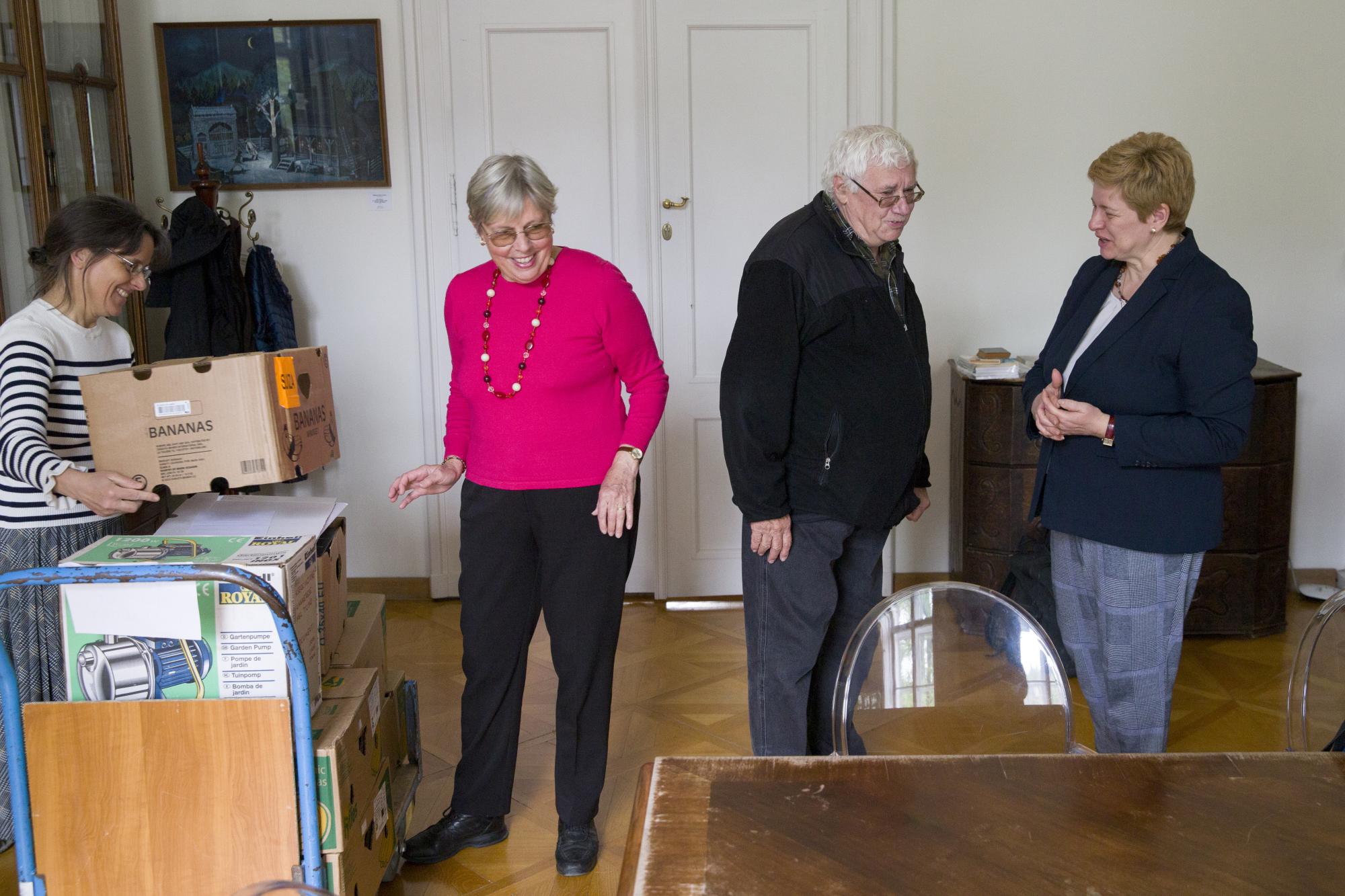 Az emigrációs anyagok átadása