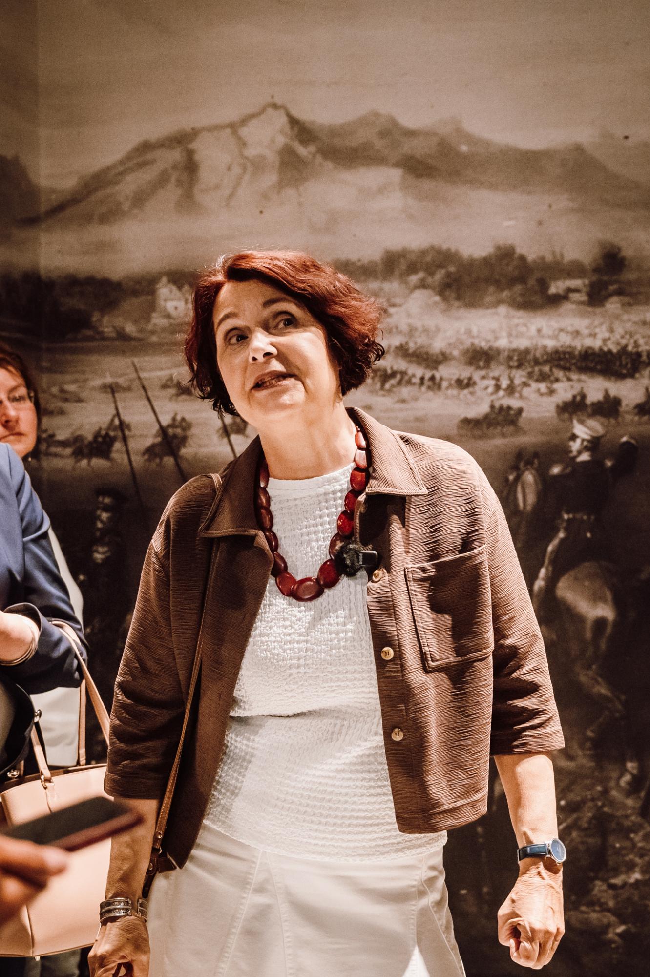 dr. Kalla Zsuzsa, a kiállítás egyik kurátora