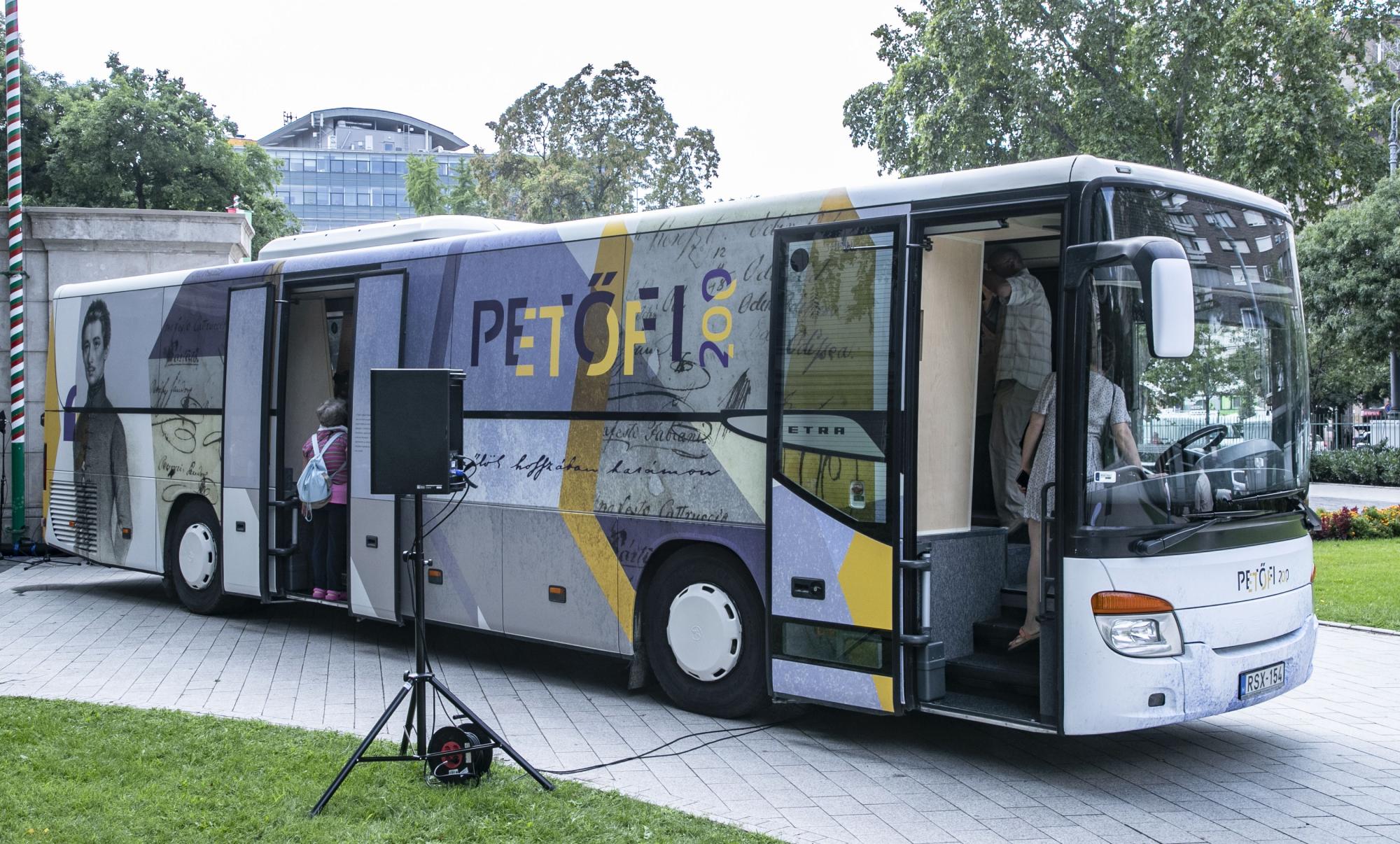 Petőfi-busz sajtótájékoztató, 2022. 08. 30.