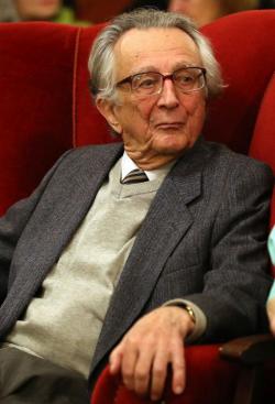 Lator László 90. születésnapjának köszöntésén a Petőfi Irodalmi Múzeumban (2017)