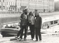 Leningrádban családjával (1987)