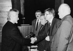 A Bethlen-díj átadása Szervátiusz Tibornak (1997)
