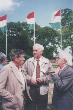 Fekete Gyula, Dobos László és Sütő András a Magyarok Világtalálkozóján, 1996