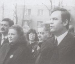Jókai Anna, Csoóri Sándor és Tőkés László Arany János marosvásárhelyi szobrának avatásán (1992)