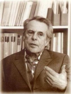 1985. Munkahelyén, a Baranya Megyei Könyvtárban. (Tóth István felvétele.)