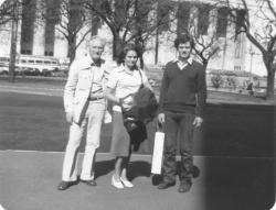 Kányádi Sándor és felesége, Tichy Magdolna, Benedek Lászlóval Buenos Airesben, 1981