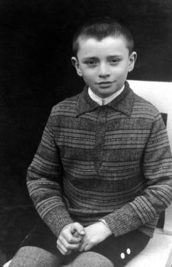 1932 nyara: „Felvétetett a hajdúnánási ref. reálgimnázium I. osztályába”