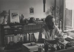 Dolgozószobájában, Szentendrén, 1973