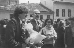 István fiunk ballag (a Báthory Gimnázium udvarán)
