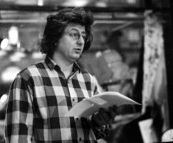 Esterházy Péter Visky András Hóbagoly című könyvének bemutatóján (Írók boltja, 1992)