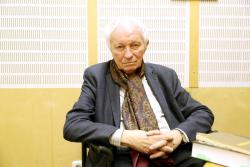 Kalász Márton felolvassa műveit a PIM stúdiójában  (fotó: Belicza László; 2017. december 14.)