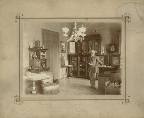 Jókai  Mór a dolgozószobájában, Erdélyi Mór felvétele, 1892